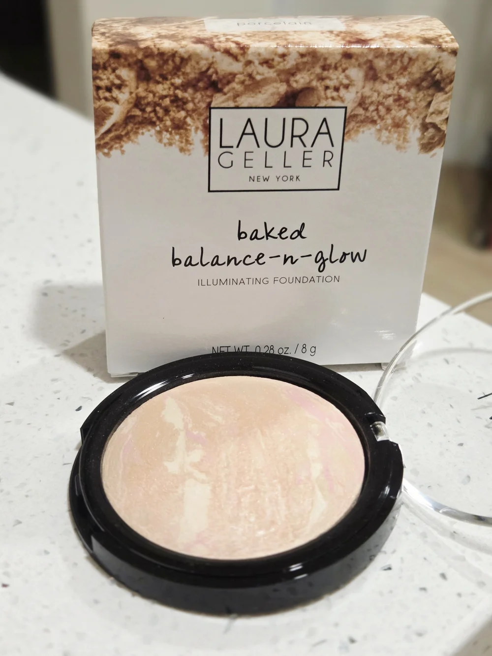 Laura Geller Baked Balance-N-Glow Illuminating Foundation - PORCELAIN